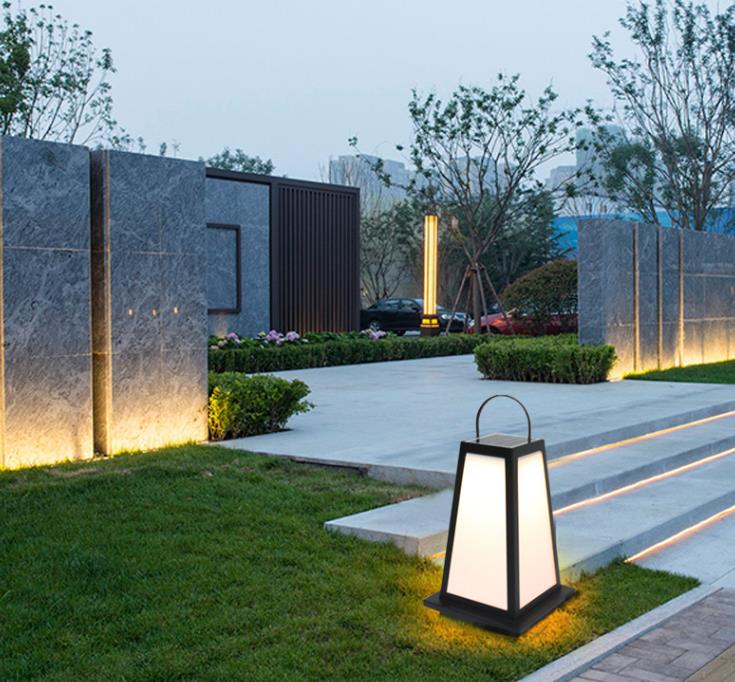 La llum d-un pilar solar lliure de decoració del jardí lliure de la herba del paisatge a l-exterior amb resistència a l-aigua